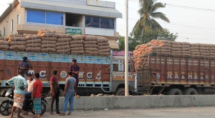 ভোমরায় পৌঁছেছে ১১ ট্রাক ভারতীয়  পেঁয়াজ